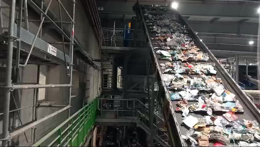 Montážní linka na třídění odpadu