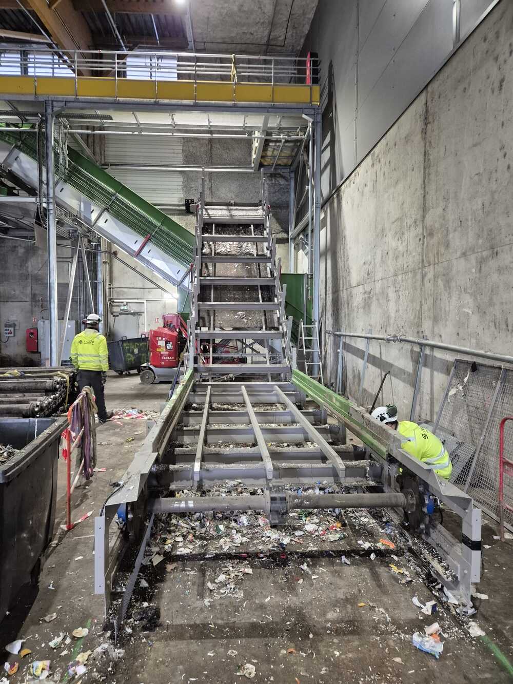 Montáž linky na třídění odpadu